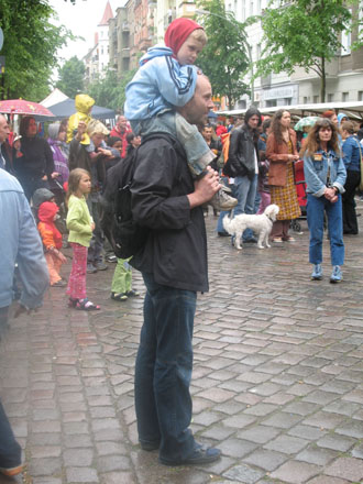 Double-decker audience at Weltfest on Boxhagener Platz, Berlin, 2006