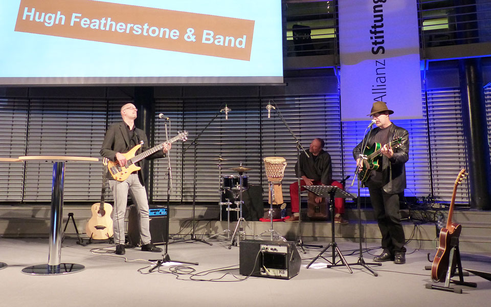 Hugh Featherstone and the Feathertones playing at Walls to Fall, Berlin, November 2014